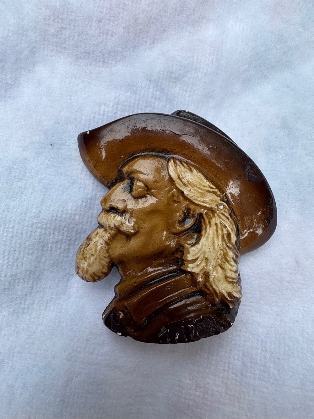 Brown Resin Cowboy Bust Lapel Pin - buffalo Bill